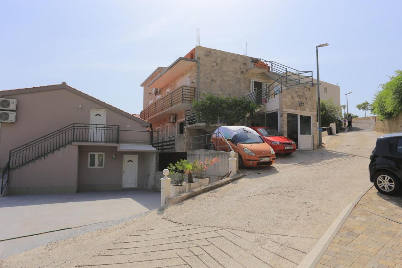 Apartments with a parking space Brela, Makarska - 789 Exteriör bild