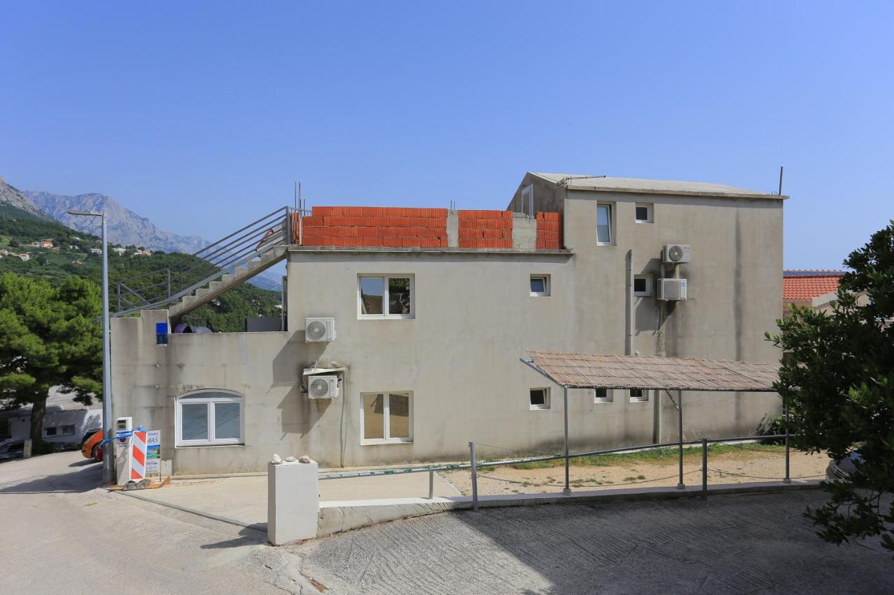 Apartments with a parking space Brela, Makarska - 789 Exteriör bild
